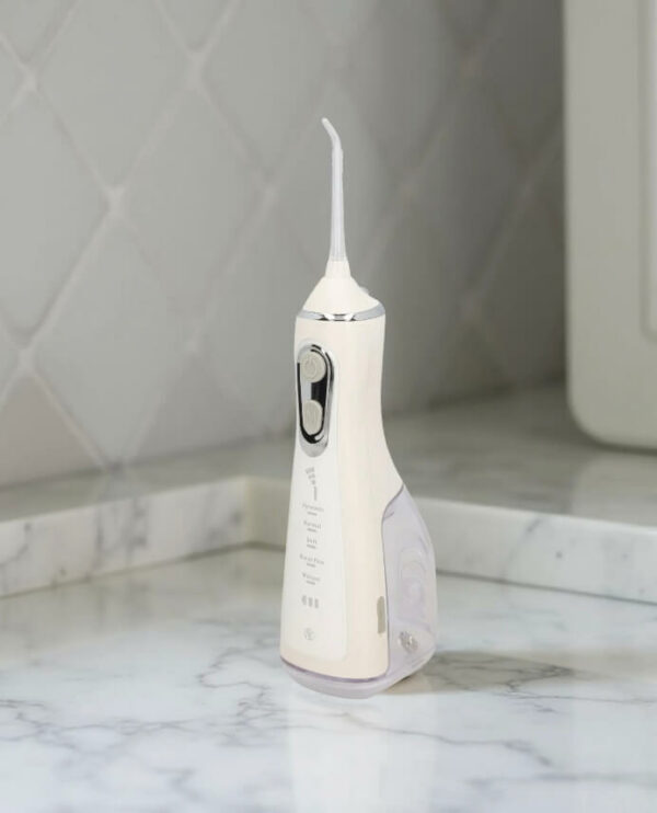 Détails luméor jet dentaire hydropulseur lyraX Pro, vue face coté